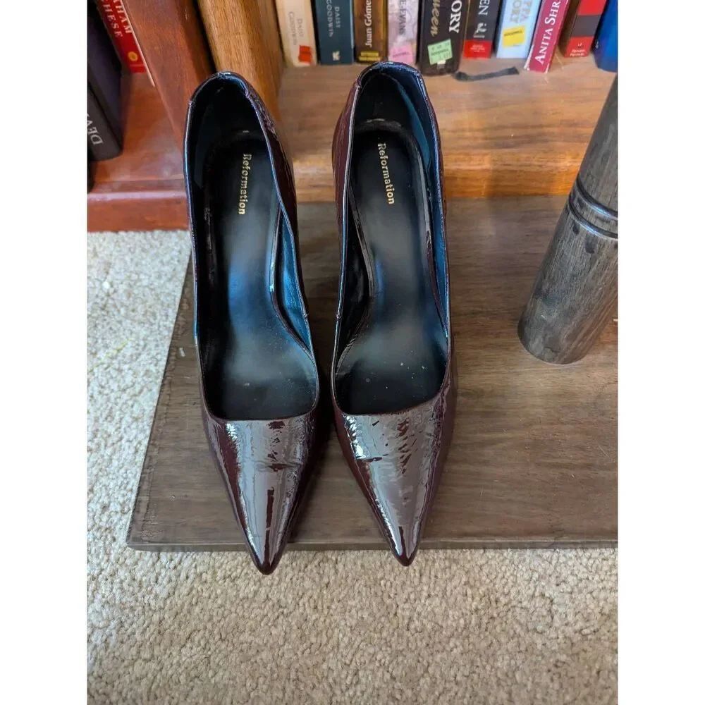 Reformation Women’s Skylar pump Size 8 rum raisin Leather Pump Heels